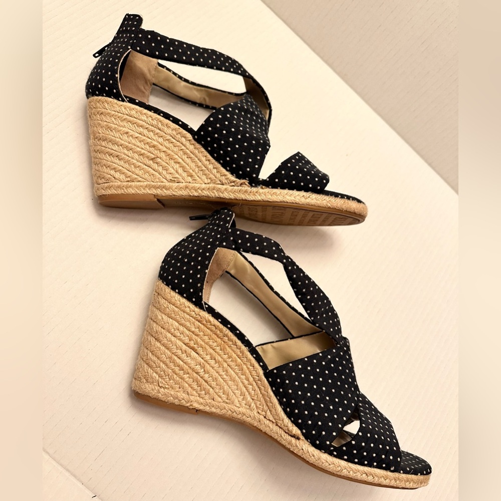 Never Worn Ellen Tracy Navy Polka Dot Espidrilles Size 9 1/2